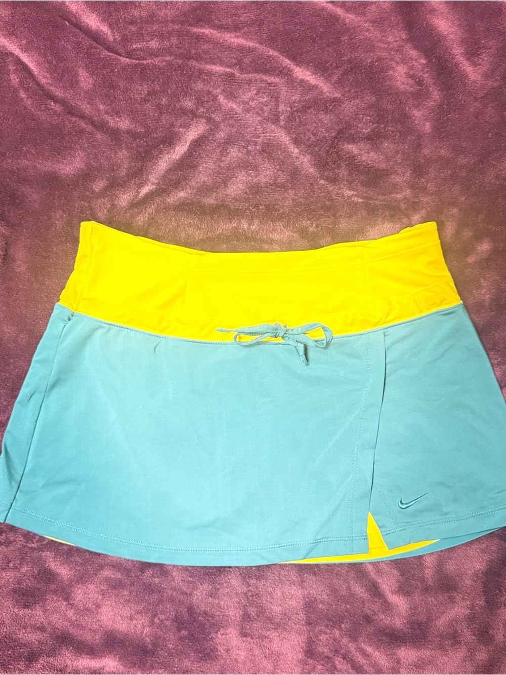 Nike Dri-FIT Women’s Tennis Skort Size L Aqua Blue Yellow Built-In Shorts